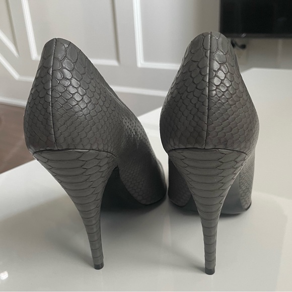 Stella McCartney snake embossed pointed toe heels - Picture 4 of 5